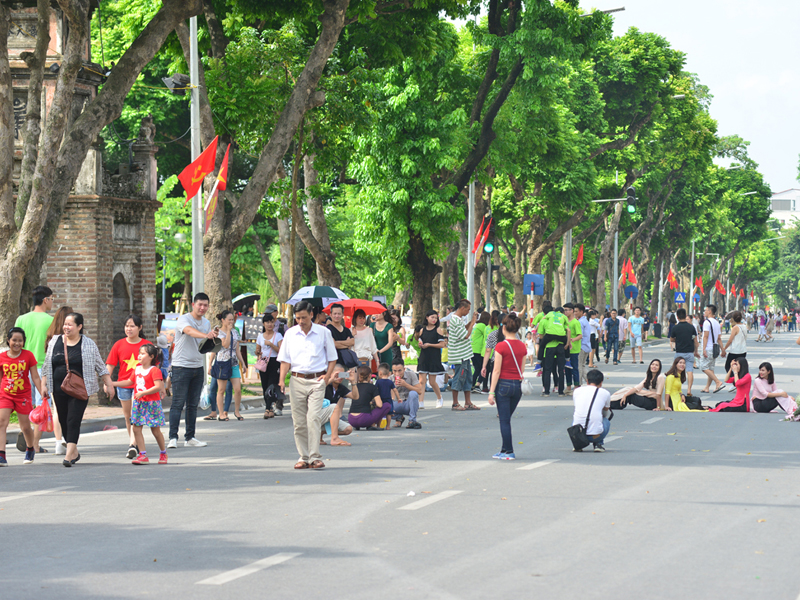 1. Walk Around Hoan Kiem Lake