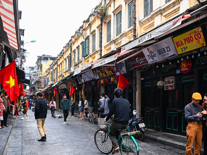 4. Shop And Eat In The Old Quarter