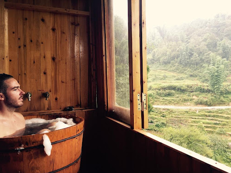 Experience bathing with Dao Do herbal bath in Sapa