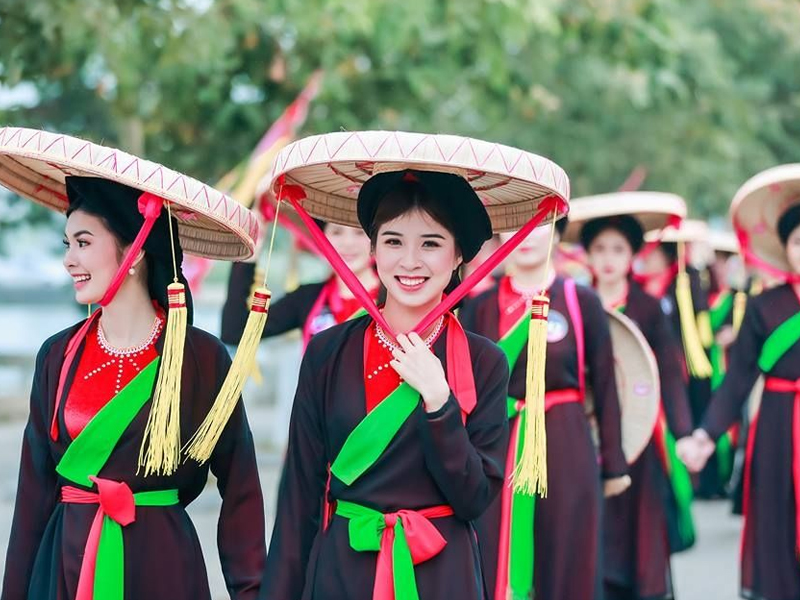 Vietnamese Traditional Costumes & Dresses | Origin & Uniqueness - 2